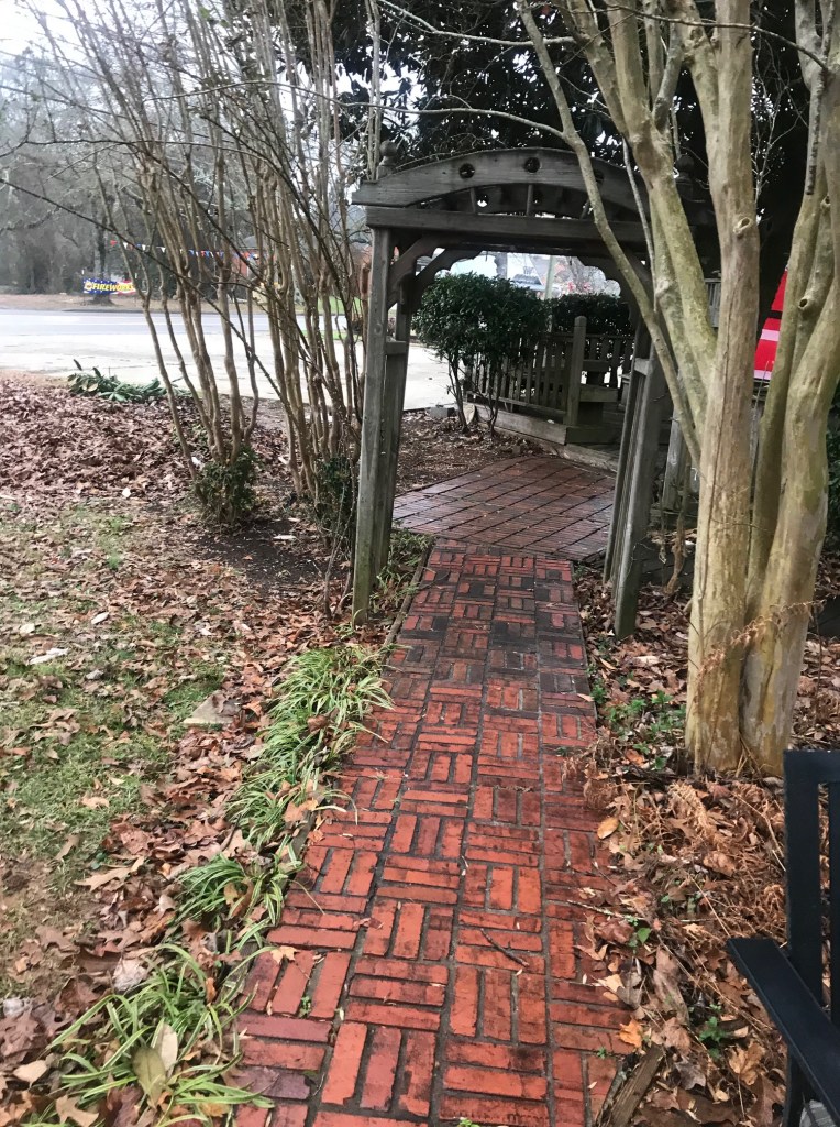 arched-pergola-The-Country-Inn-Motel-Ashland-Alabama