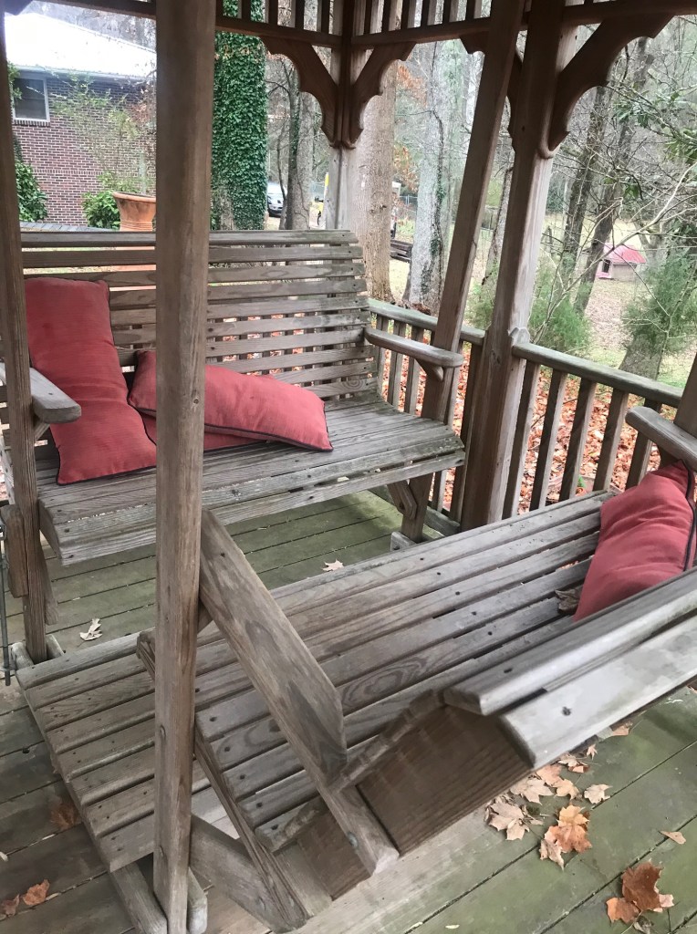 gazebo-swing-The-Country-Inn-Motel-Ashland